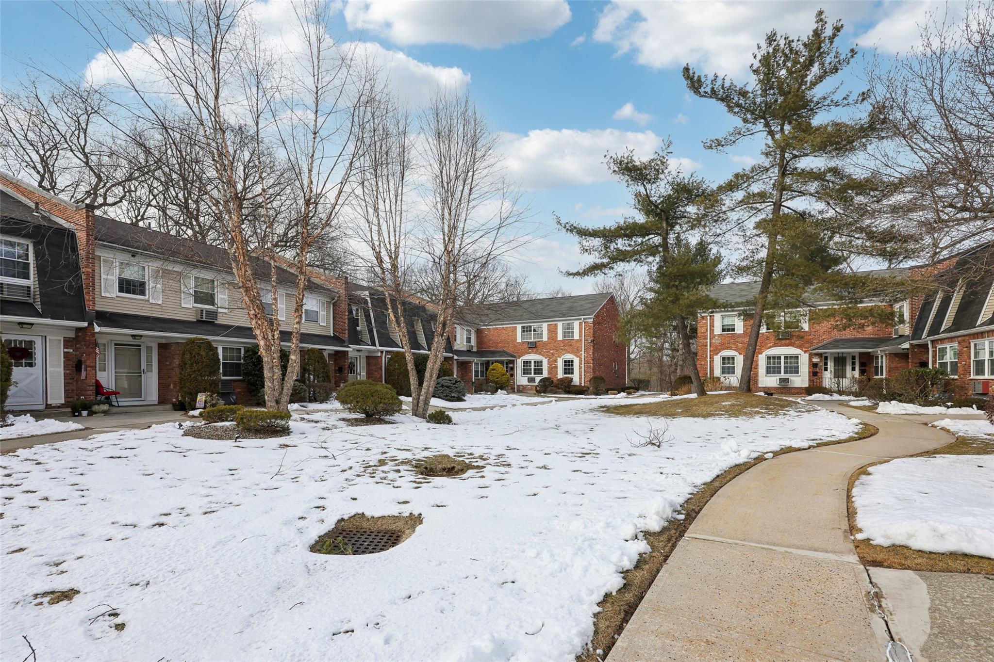 Photo of 204 Doxbury Lane, Suffern NY