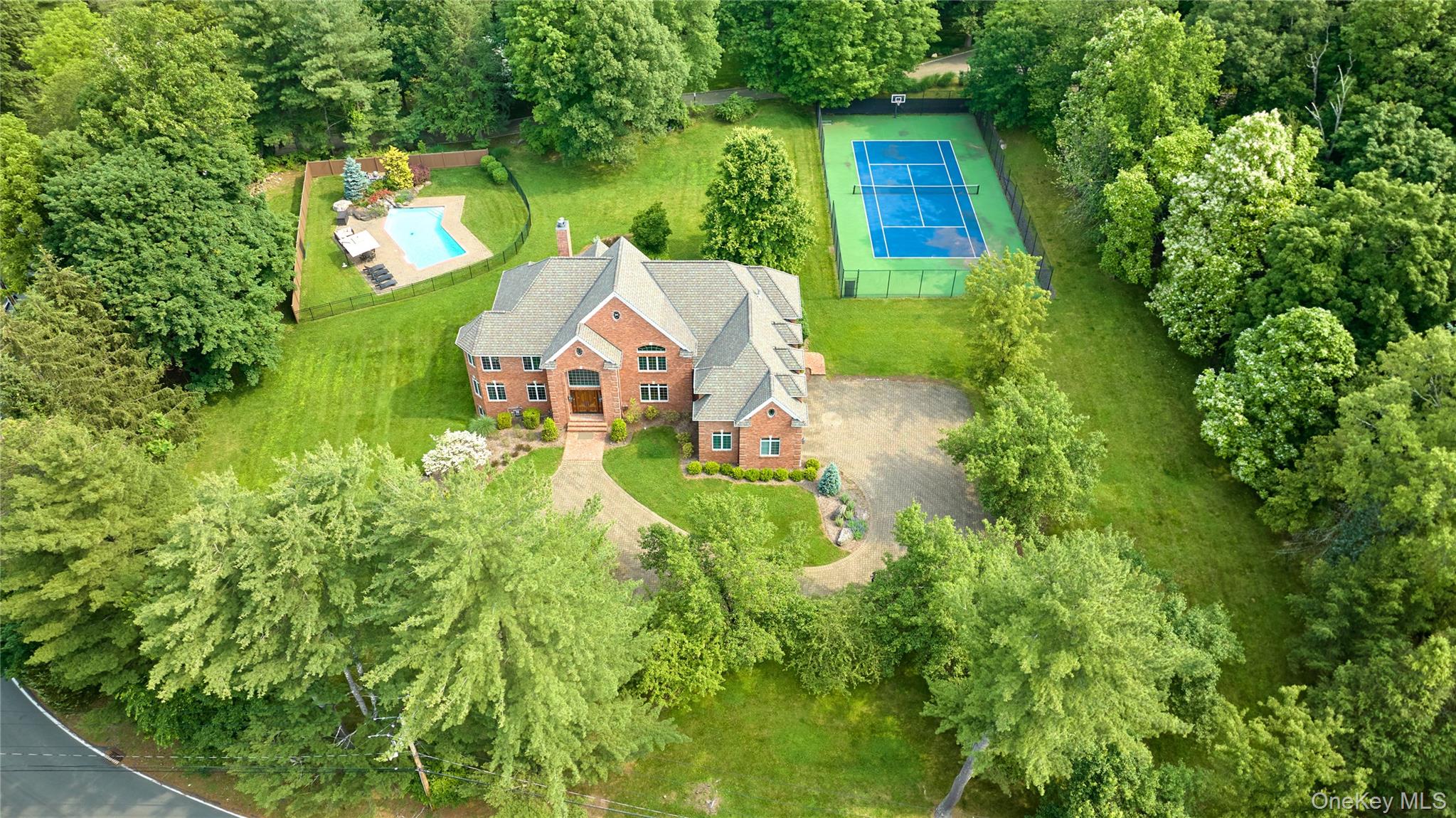 Photo of 637 South Mountain Road