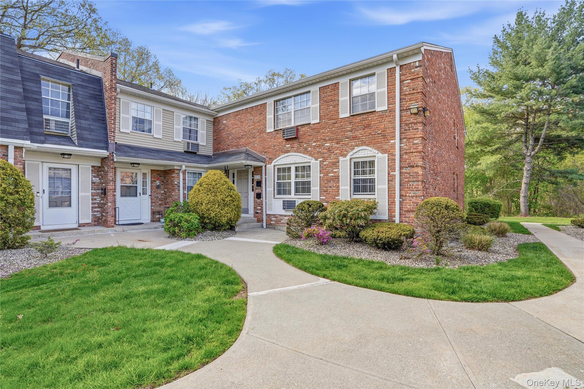 Photo of 198 Doxbury Lane, Suffern NY