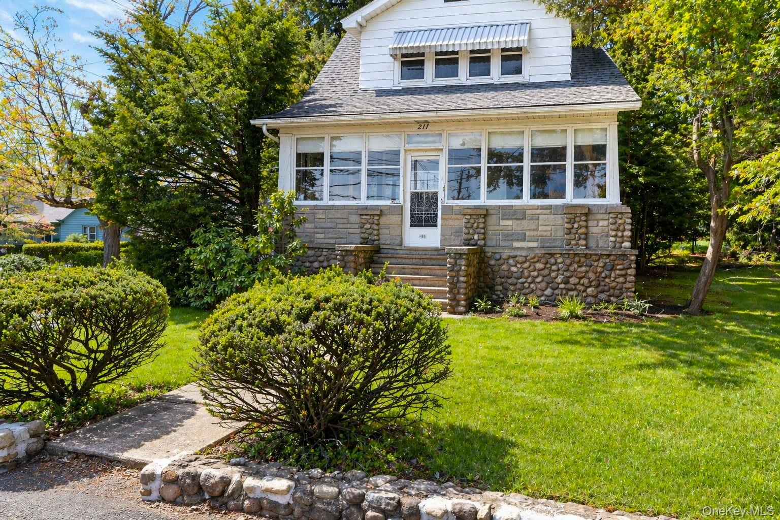 Photo of 211 Old Middletown Road, Pearl River NY