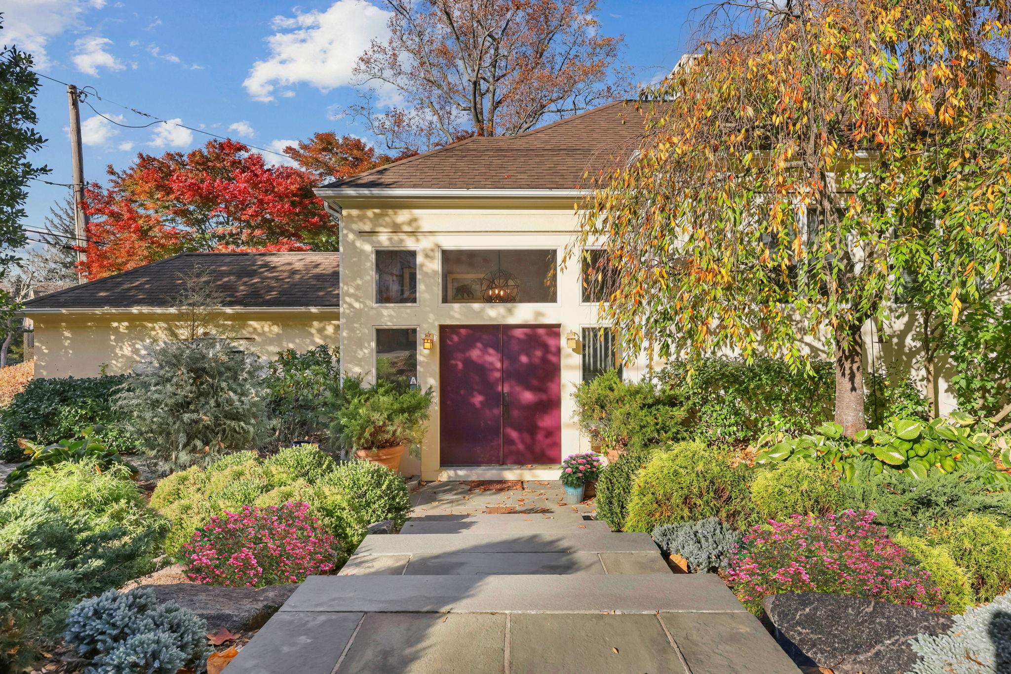 Photo of 93 Tanglewylde Avenue