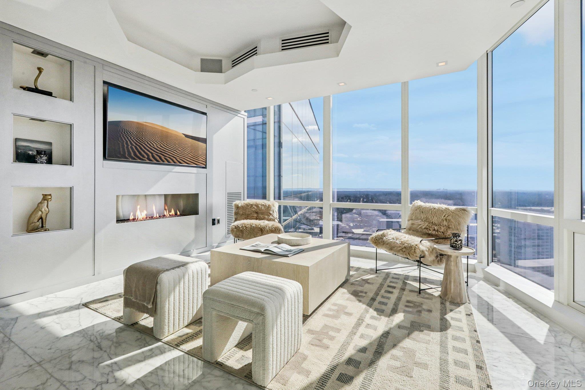 Photo of 5 Renaissance Square Ph41 Ent.