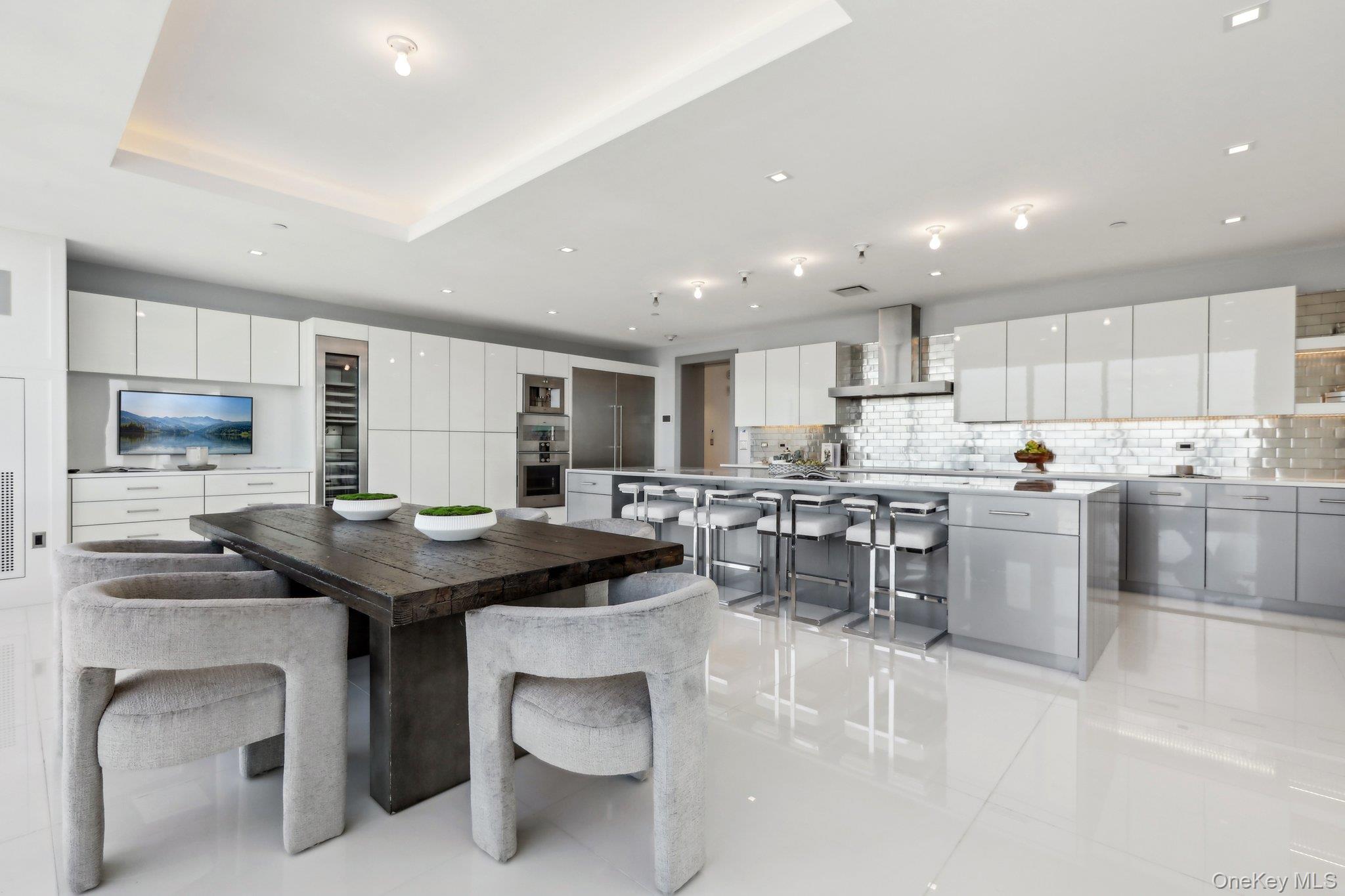 Photo of 5 Renaissance Square Ph41c
