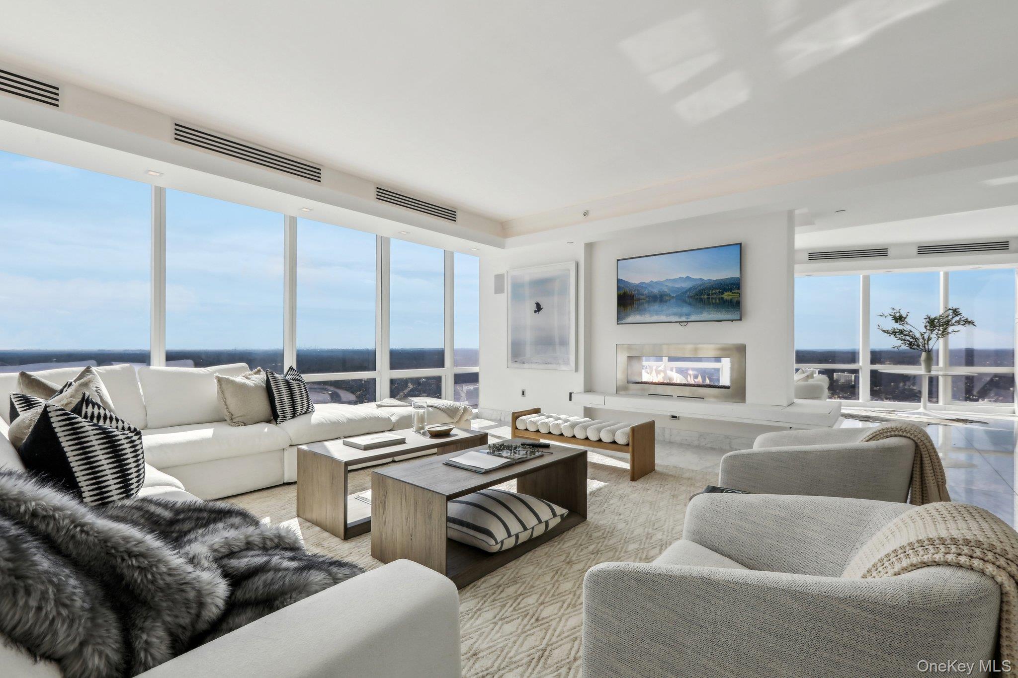 Photo of 5 Renaissance Square Ph41g