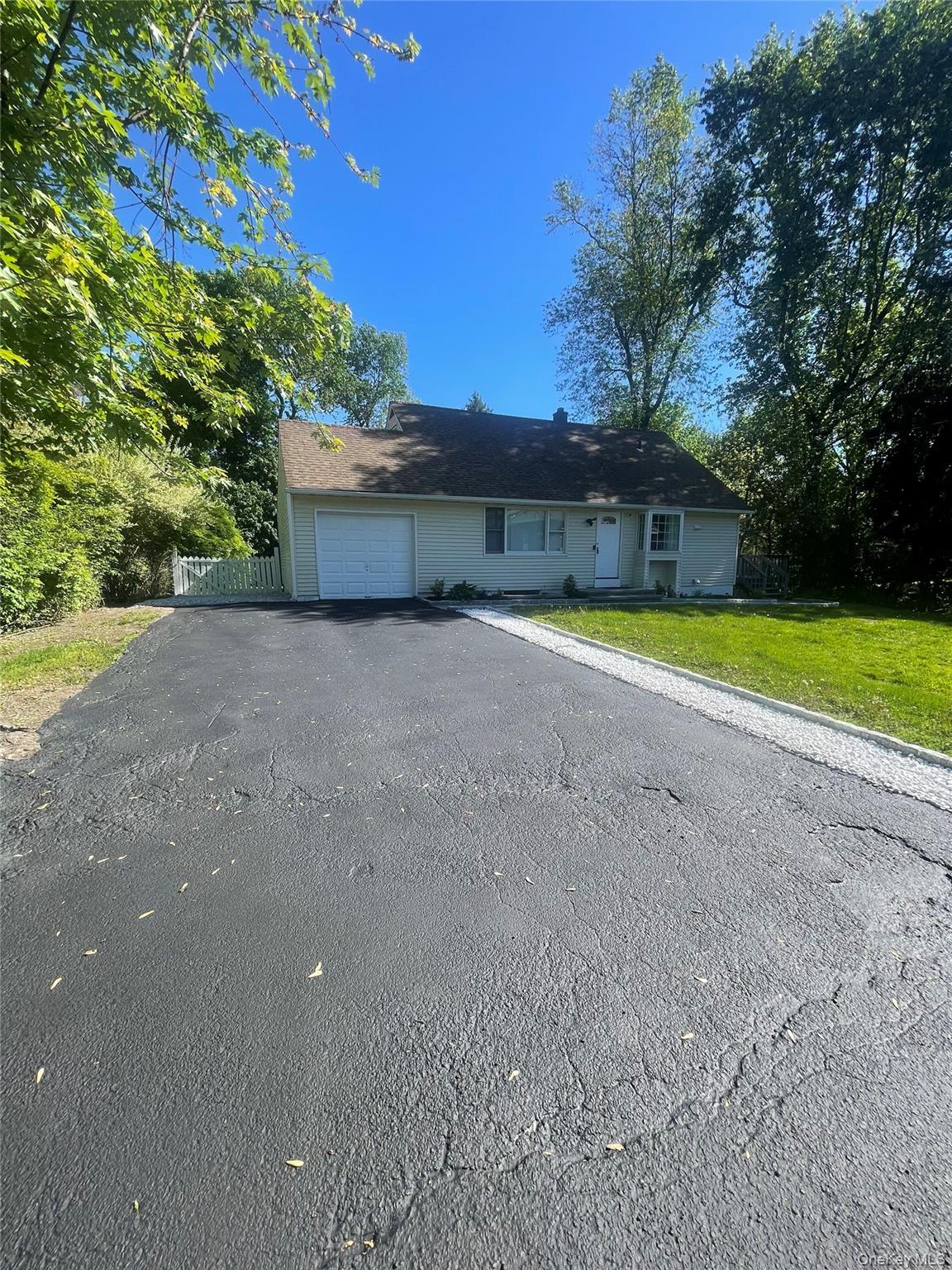 Photo of 785 Locksley Road