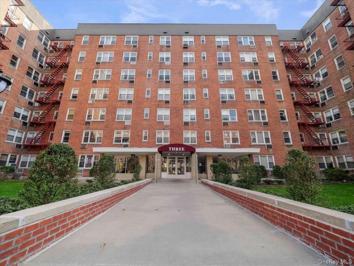Photo of 3 Sadore Ln 4p, Yonkers NY