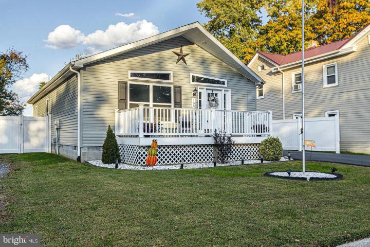 Photo of 108 W Commerce