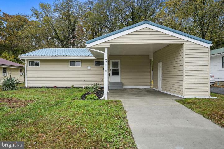 Photo of 624 River Road