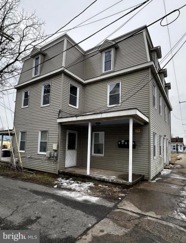 Photo of 118 W Division Street