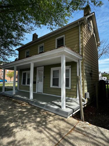 Photo of 7 S Governors Avenue