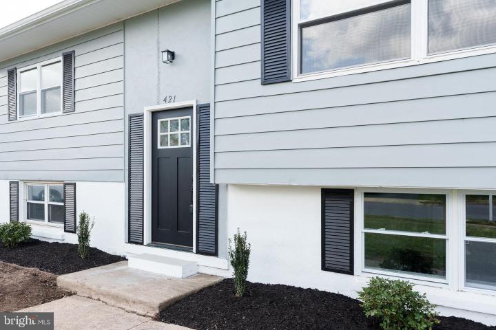 Photo of 421 N School Lane