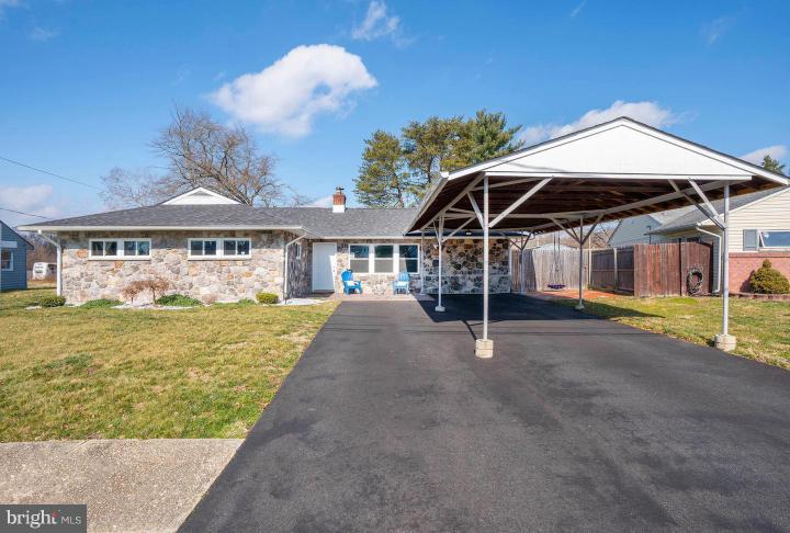 Photo of 10 W Stephen Drive, Newark DE