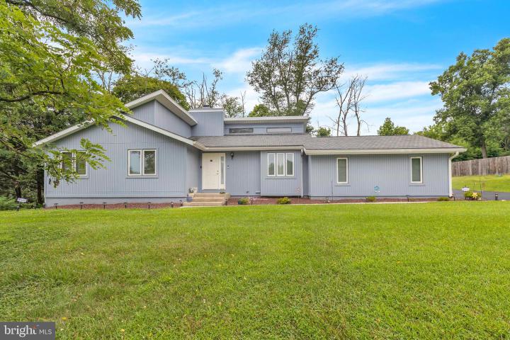 Photo of 1005 Firethorn Lane, Newark DE