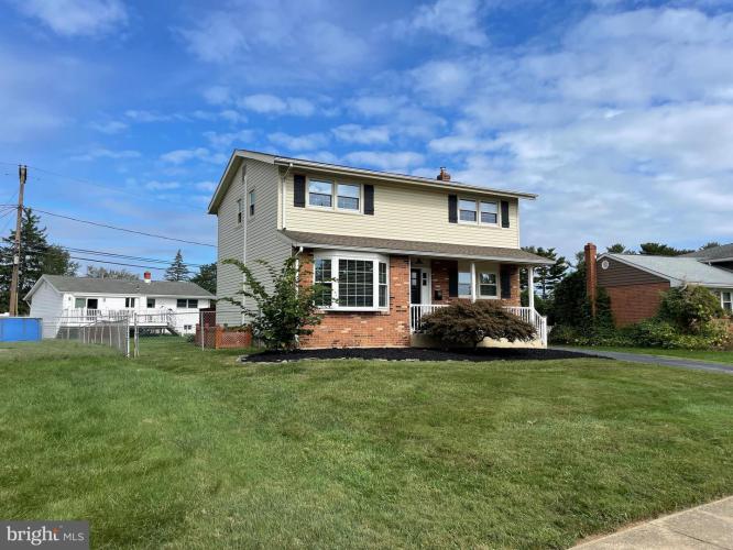 Photo of 112 Meadowood Drive, Newark DE