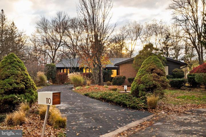 Photo of 110 E Sutton Place, Wilmington DE