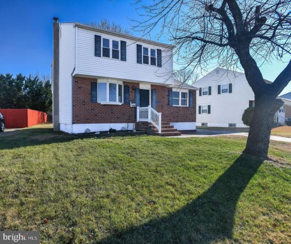 Photo of 102 E Lunenburg Drive, New Castle DE
