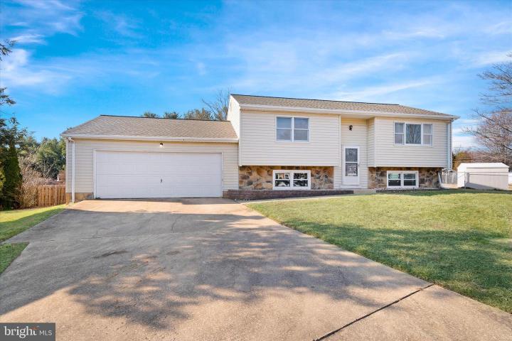 Photo of 10 Andrew Jackson Circle, Newark DE