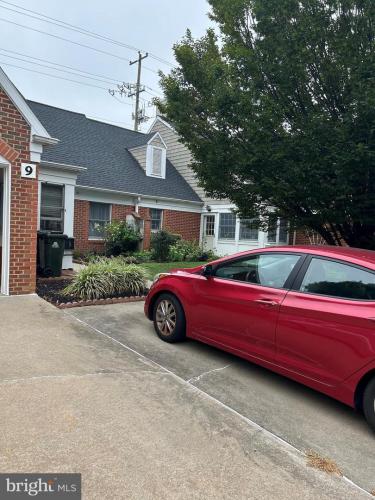 Photo of 9 E Village Road 9, Newark DE