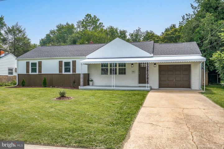 Photo of 10 E Clairmont Drive, Newark DE