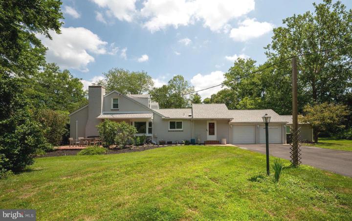 Photo of 1005 Lakeside Drive, Newark DE