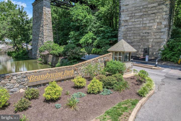 Photo of 1704 N Park Drive 605