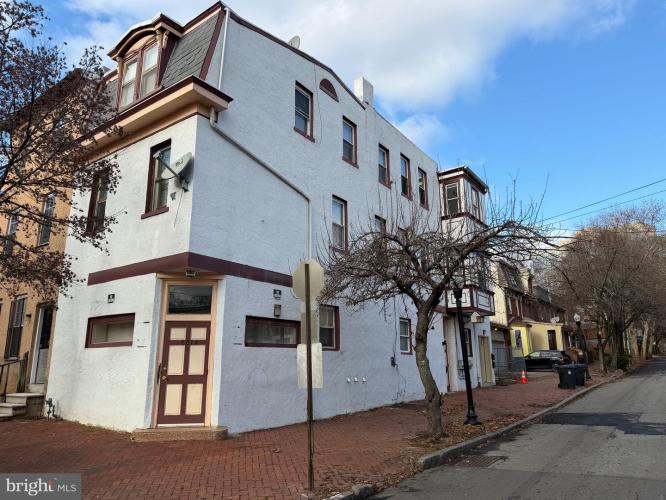 Photo of 801 W 9th Street