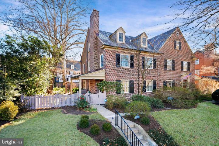 Photo of 706 Greenhill Avenue