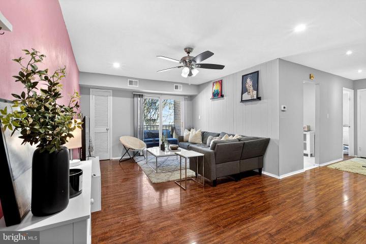 Photo of 433 Governor House Circle