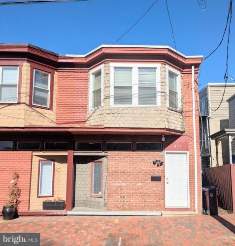 Photo of 853 N Madison Street