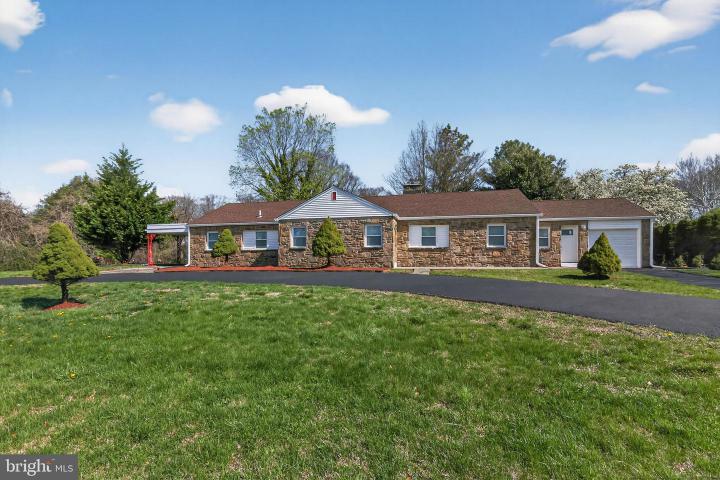 Photo of 207 Rolling Green Avenue