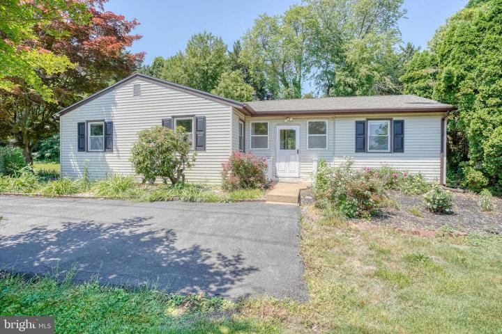 Photo of 2481 N Dupont Parkway