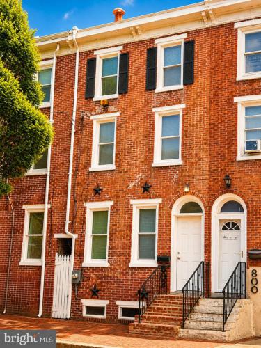 Photo of 802 N Madison Street
