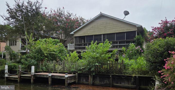 Photo of 311 W 9th Street