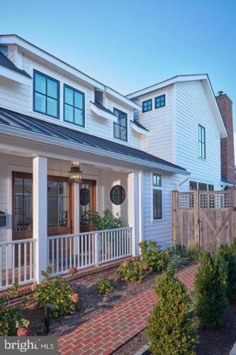 Photo of 422 Burton Avenue