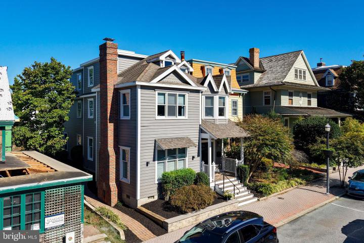 Photo of 225 2nd Street