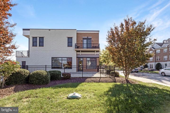 Photo of 17400 N Village Main Boulevard 10