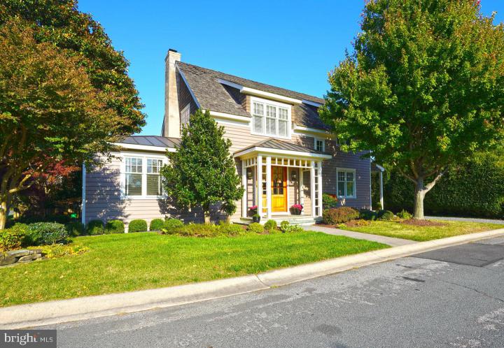 Photo of 429 W 3rd Street