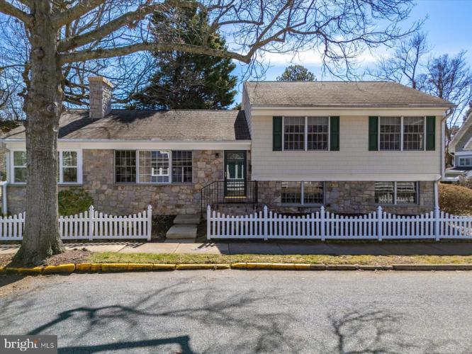 Photo of 701 Bayard Avenue