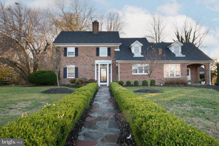 Photo of 28 W Clarke Avenue