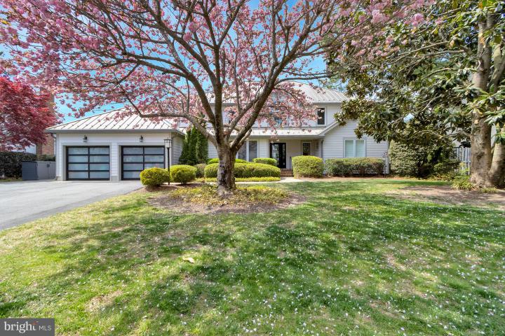 Photo of 37 W Side Drive