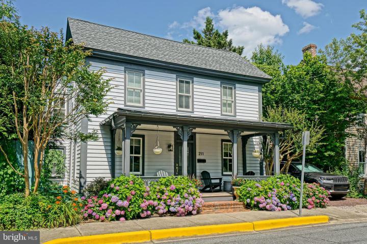 Photo of 211 W 4th Street