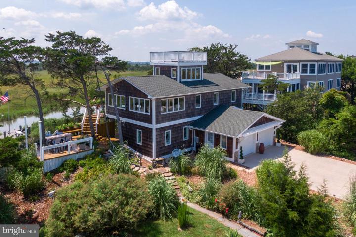 Photo of 2711 S Bay Shore Drive