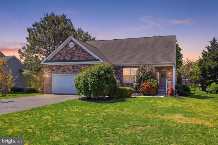 Photo of 15 W Thrush Drive