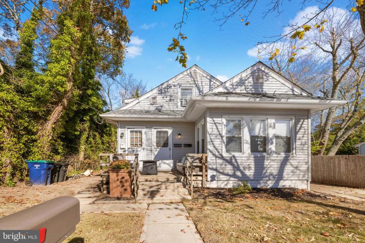 Photo of 27 E Groveland Avenue, Somers Point NJ