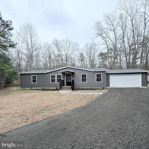 Photo of 1352 White Oak Circle