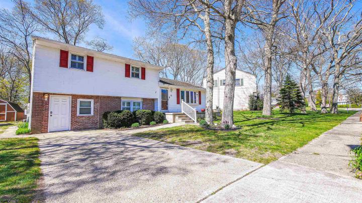 Photo of 52 E Laurel Dr, Somers Point NJ