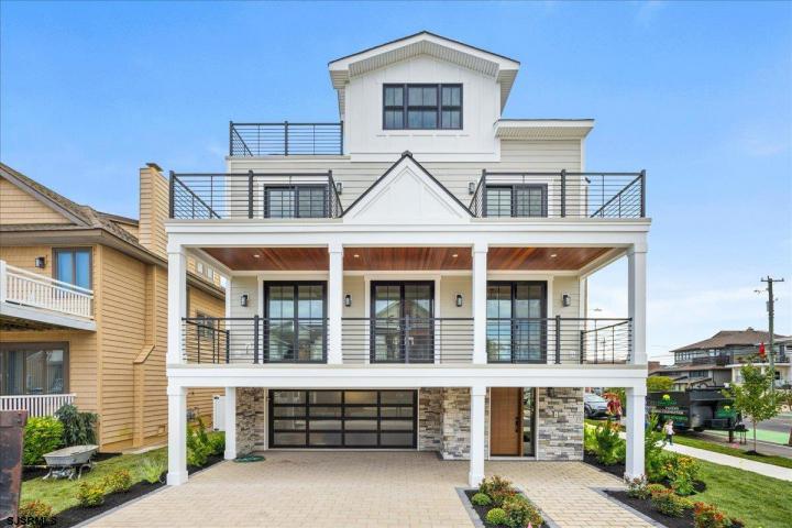 Photo of 100 S Frontenac Avenue, Margate NJ