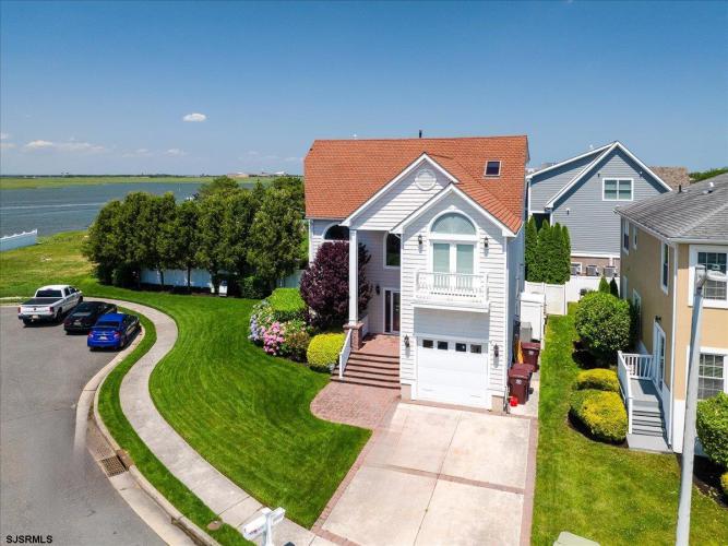 Photo of 908 N Burghley Avenue