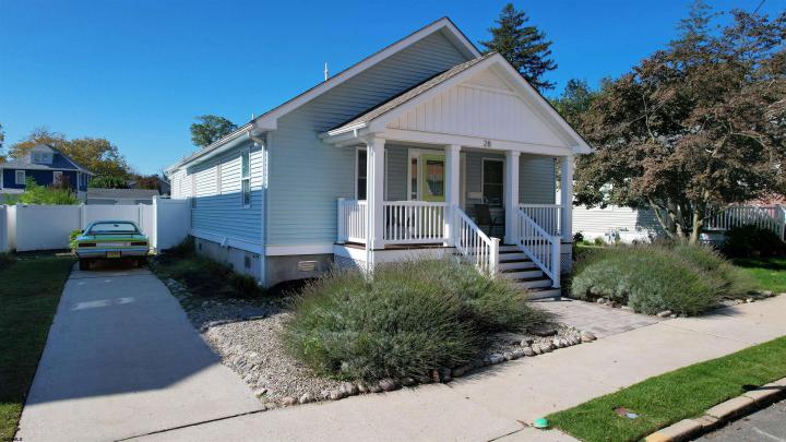 Photo of 28 E New York Avenue