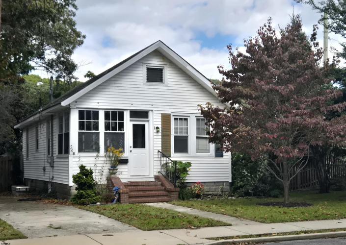 Photo of 104 W Poplar Avenue, Linwood NJ